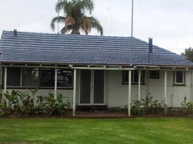 2 Merriedale Crescent, Harvey WA 6220