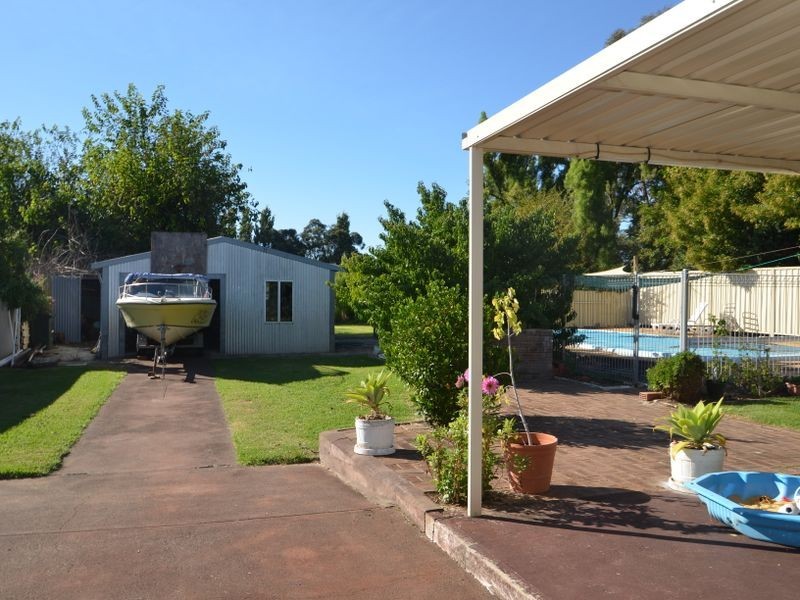 52 Third Street, Harvey WA 6220