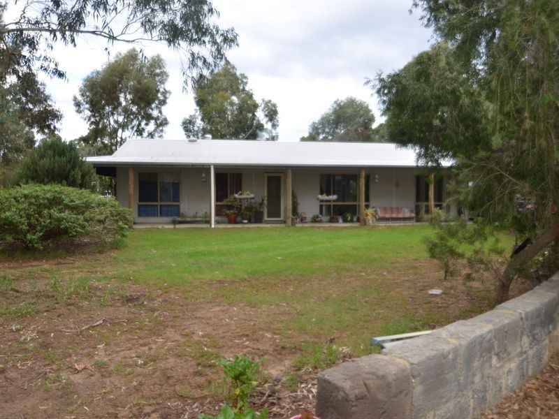 33 Darwin Street, Cookernup WA 6220