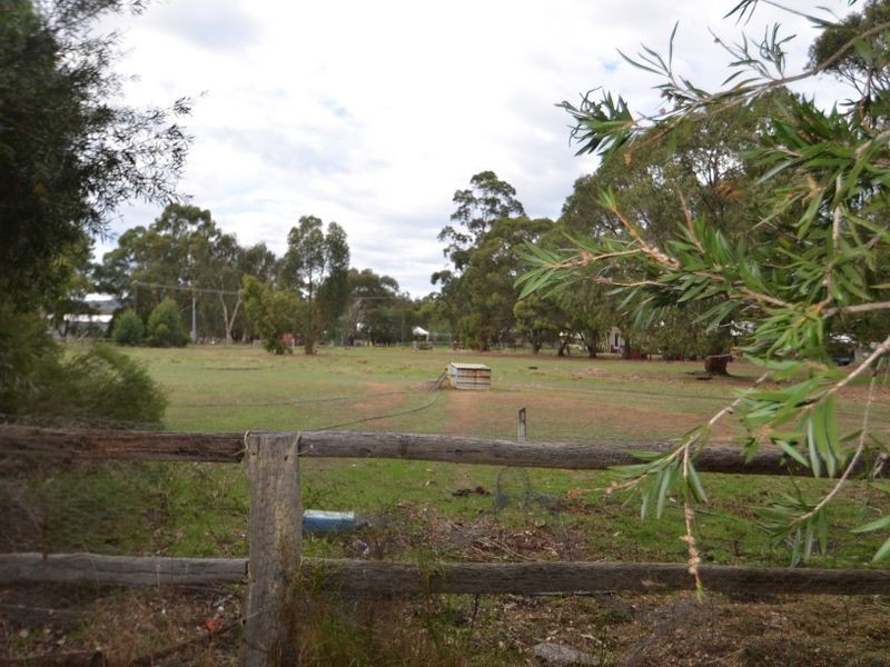 33 Darwin Street, Cookernup WA 6220