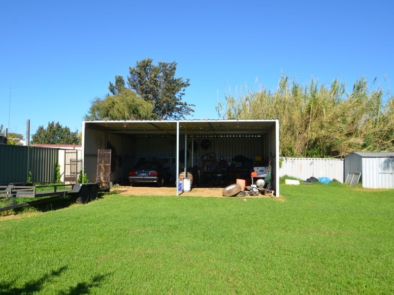 4 Merriedale Crescent, Harvey WA 6220