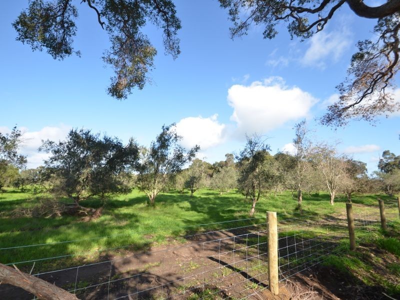 200 Thompson Road, Cookernup WA 6220