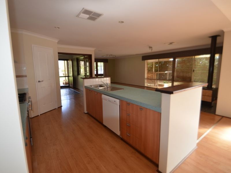 4 Jefferies Way, Harvey WA 6220