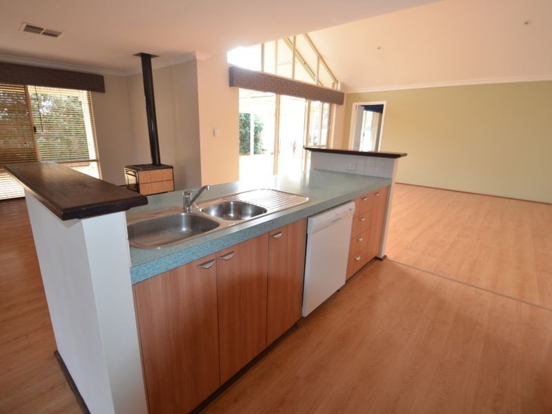 4 Jefferies Way, Harvey WA 6220