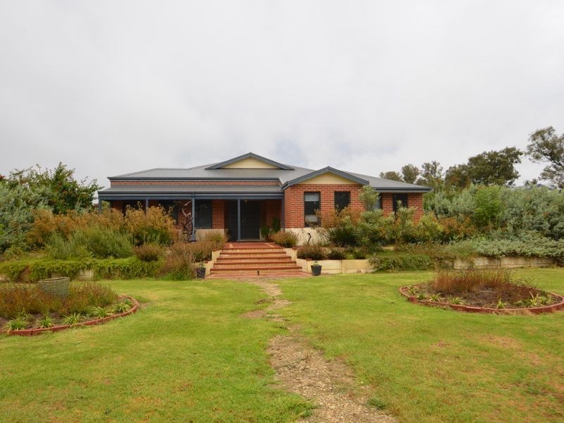 244 Tenth Street, Harvey WA 6220