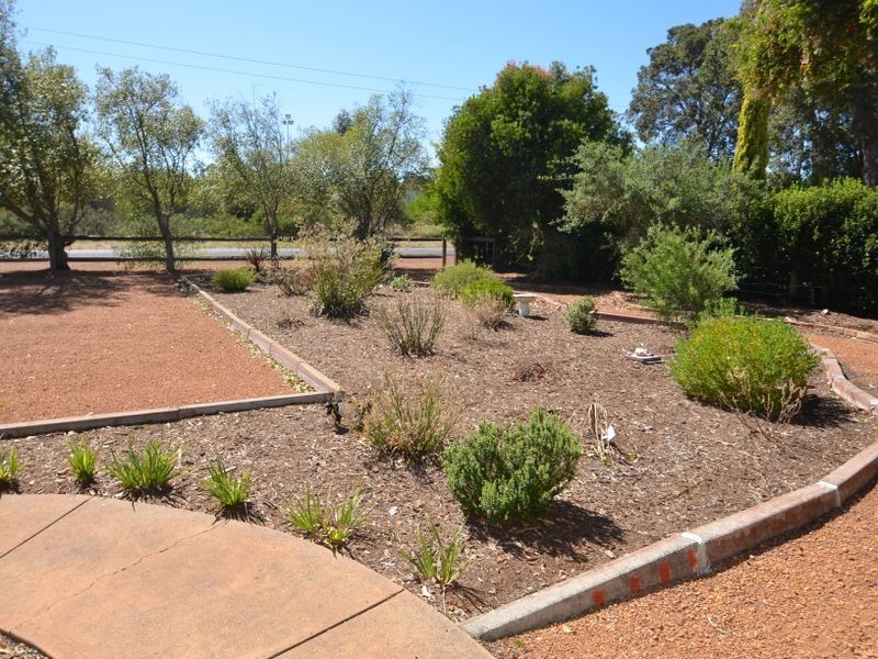 10 Roesner Road, Harvey WA 6220