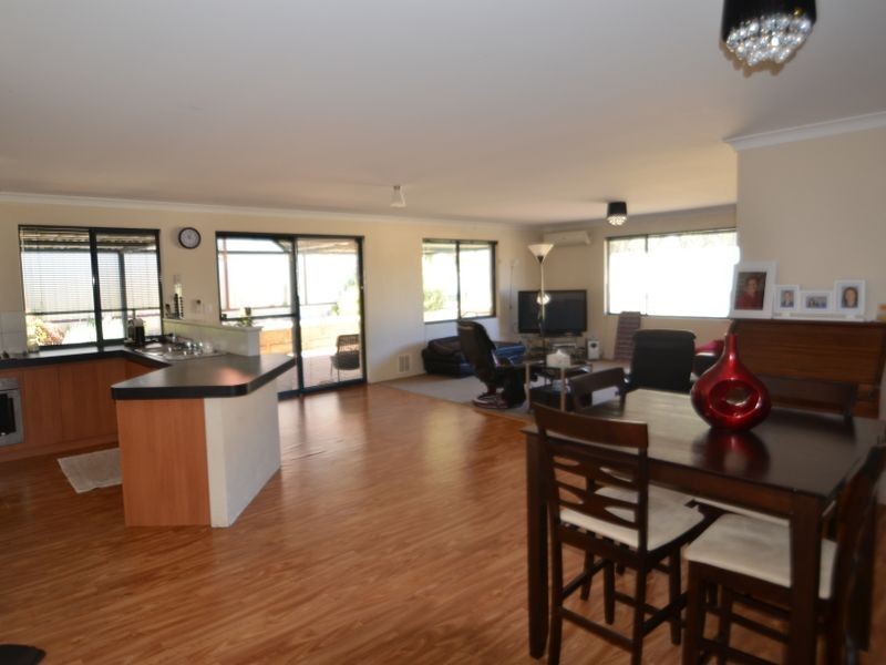 8 Butcherbird Road, Harvey WA 6220