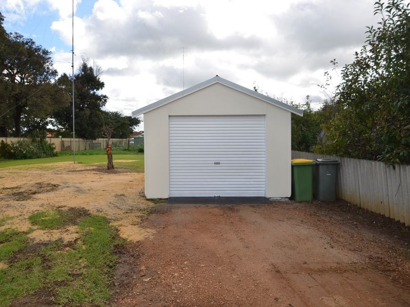 34 Peet Street, Harvey WA 6220