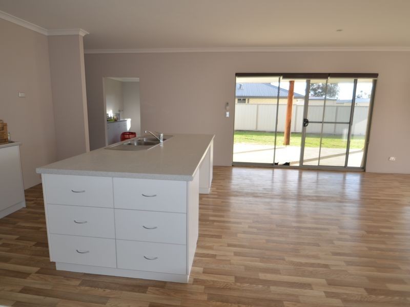 102 Herbert Road, Harvey WA 6220