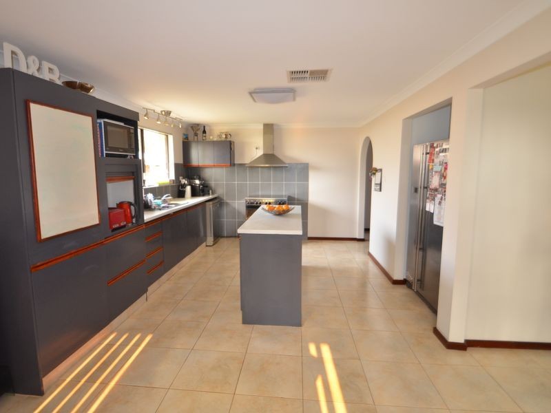 7 Hinge Road, Harvey WA 6220