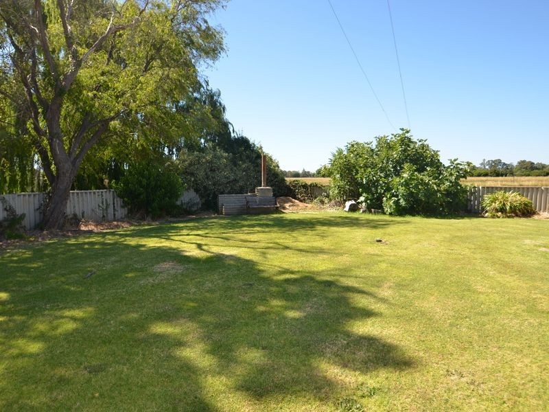 4 Roy Street, Harvey WA 6220