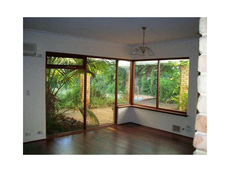 15 Ten Seldam Circle, Winthrop WA 6150