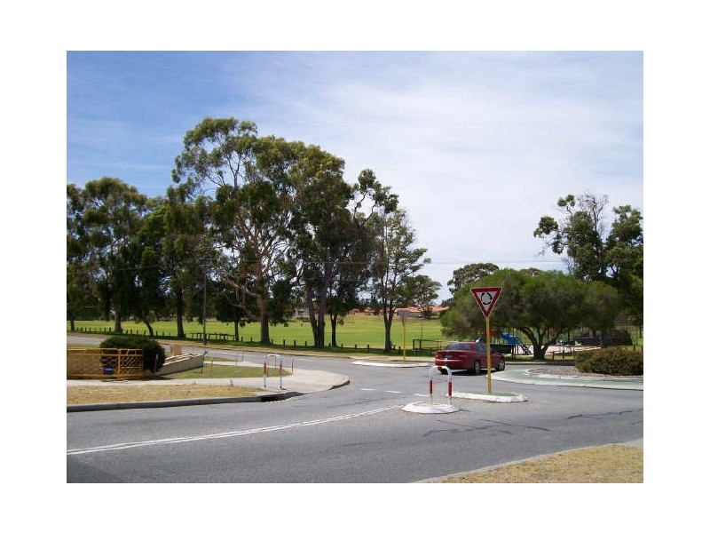 16 Winnacott Street, Willagee WA 6156
