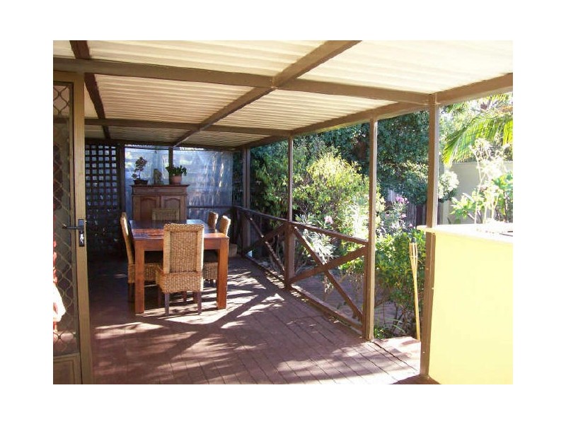 8 Romeo Road, Coolbellup WA 6163