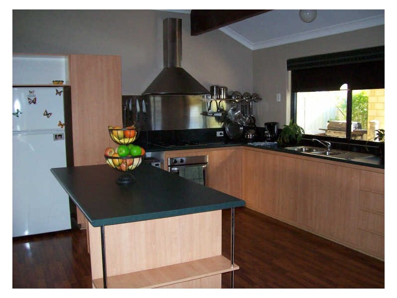 42 Amherst Road, Canning Vale WA 6155