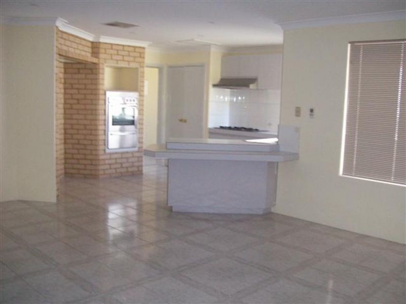 4 Colebatch Hill, Kardinya WA 6163