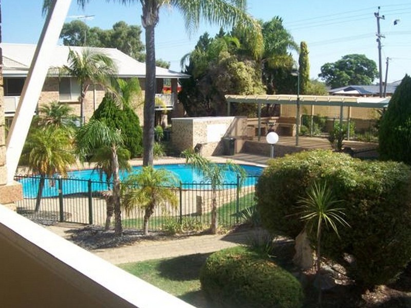 37/2 Pinewood avenue, Kardinya WA 6163