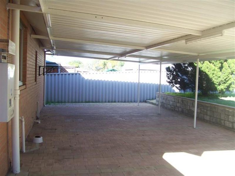 5 Regan Street, Coolbellup WA 6163