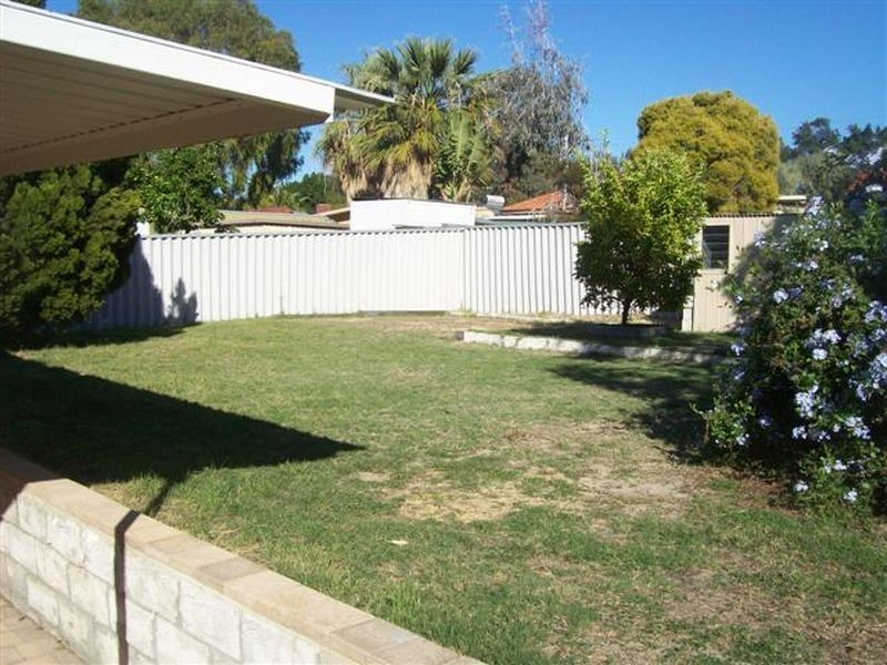5 Regan Street, Coolbellup WA 6163