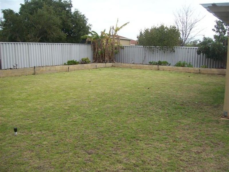 24 Gidgi way, Waikiki WA 6169