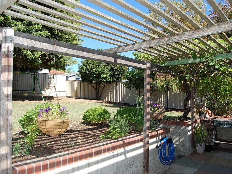 27 Ferdinand Crescent, Coolbellup WA 6163