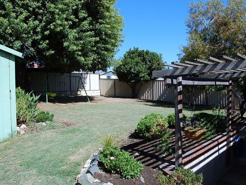 27 Ferdinand Crescent, Coolbellup WA 6163