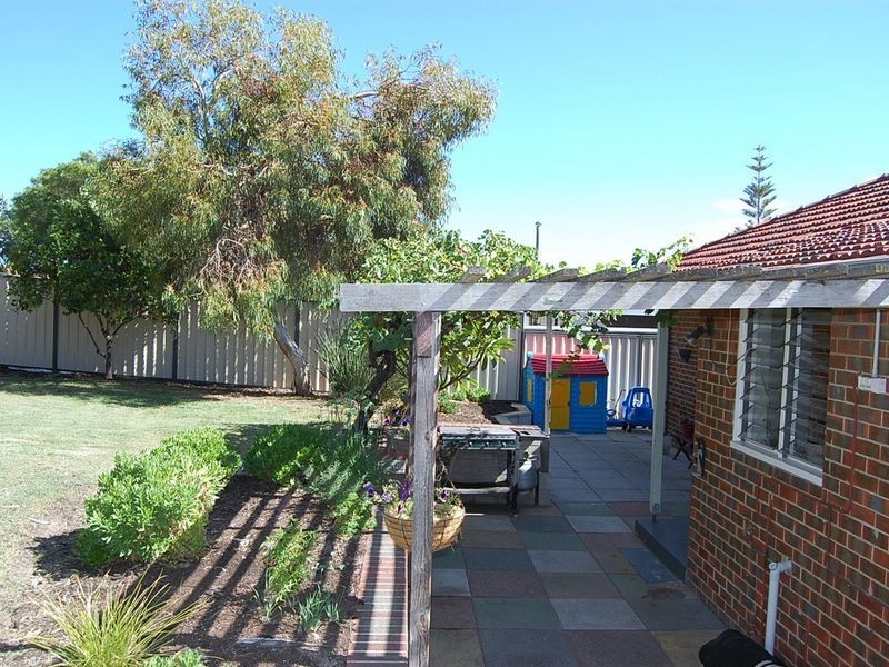 27 Ferdinand Crescent, Coolbellup WA 6163