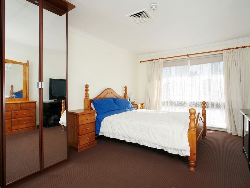 11 Loris Way, Kardinya WA 6163