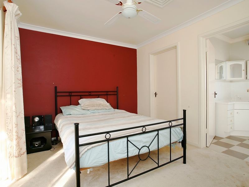 11 Loris Way, Kardinya WA 6163