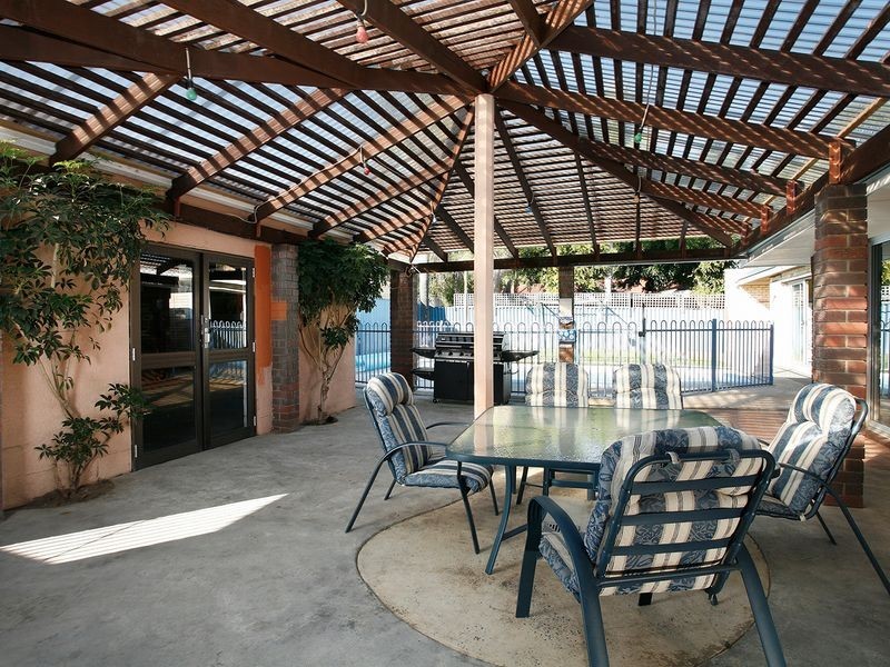 11 Loris Way, Kardinya WA 6163