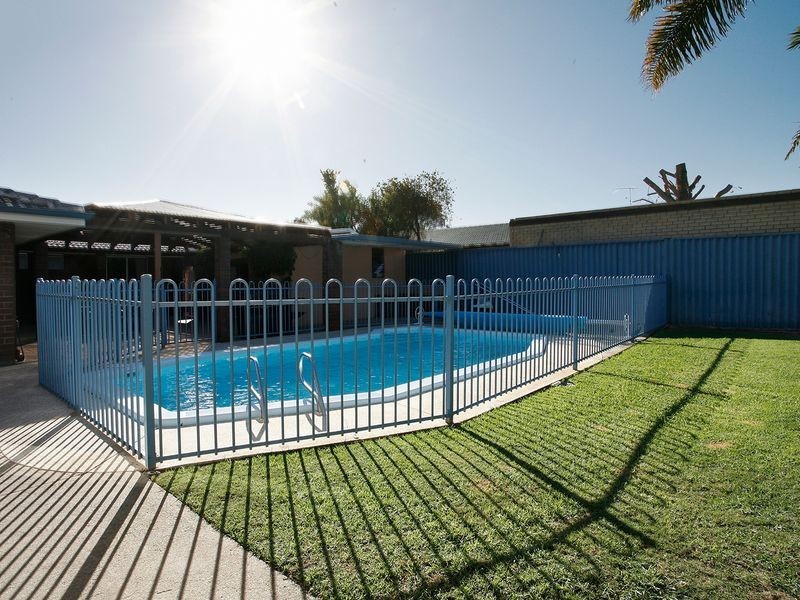 11 Loris Way, Kardinya WA 6163