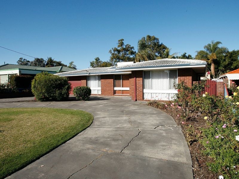 11 Loris Way, Kardinya WA 6163