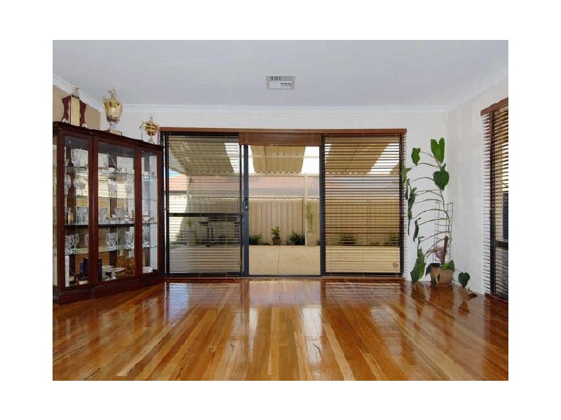 1 Tongaroo Boulevard, Success WA 6164