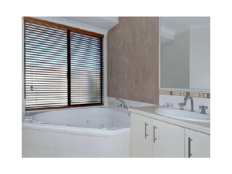 1 Tongaroo Boulevard, Success WA 6164