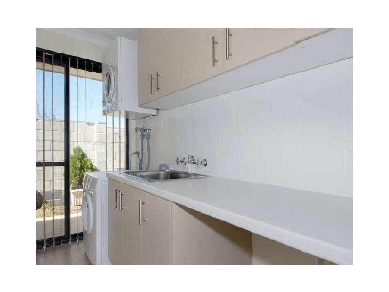 1 Tongaroo Boulevard, Success WA 6164