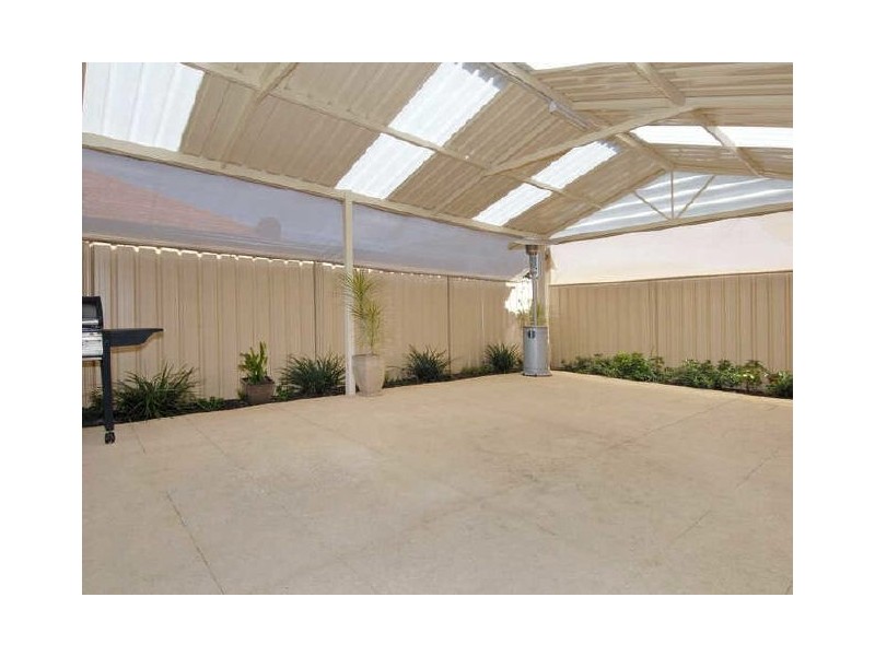 1 Tongaroo Boulevard, Success WA 6164