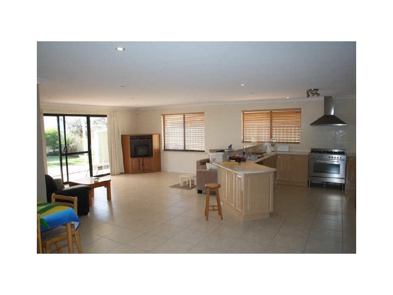 33 Tindal Avenue, Yangebup WA 6164