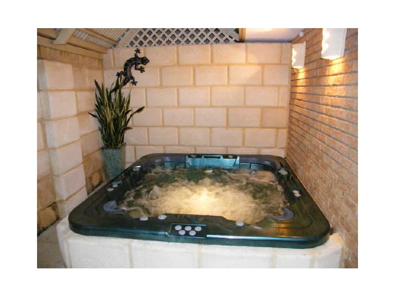 3 Meadow Close, Kardinya WA 6163