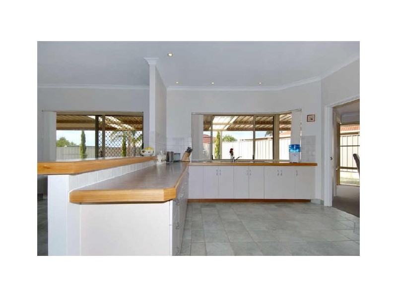 4 Bamkin Court, Success WA 6164