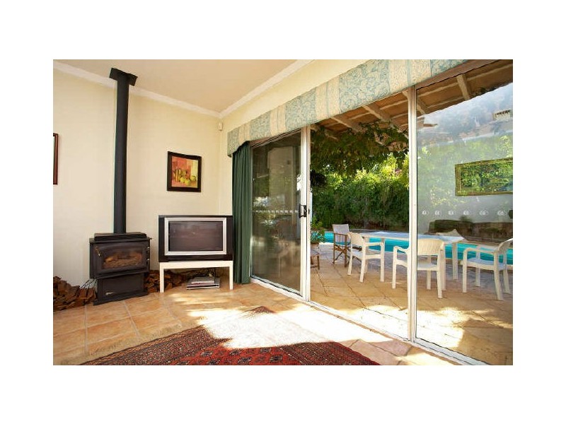 13 Barrett-Lennard Parade, Winthrop WA 6150