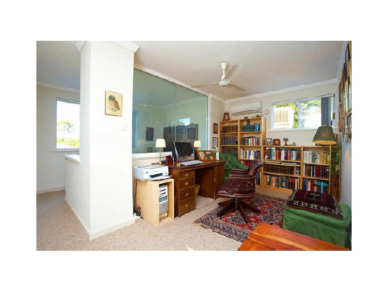 13 Barrett-Lennard Parade, Winthrop WA 6150