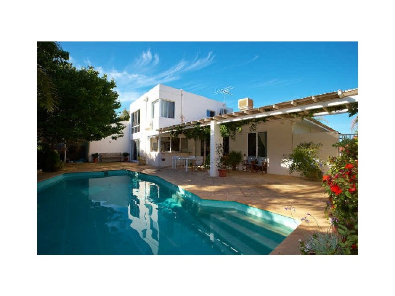 13 Barrett-Lennard Parade, Winthrop WA 6150