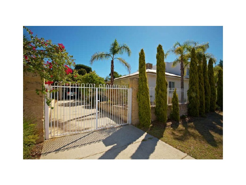 13 Barrett-Lennard Parade, Winthrop WA 6150