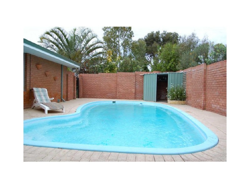 1 Ochiltree Way, Kardinya WA 6163