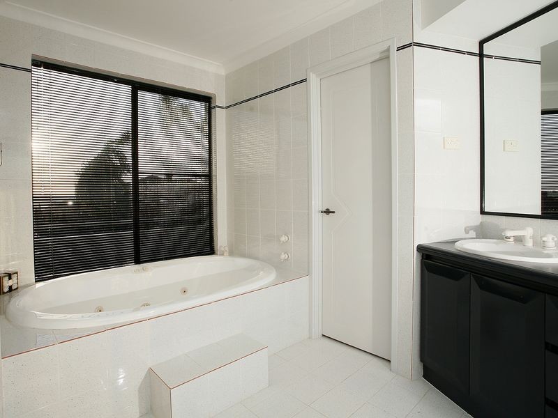 12 Colebatch Hill, Kardinya WA 6163