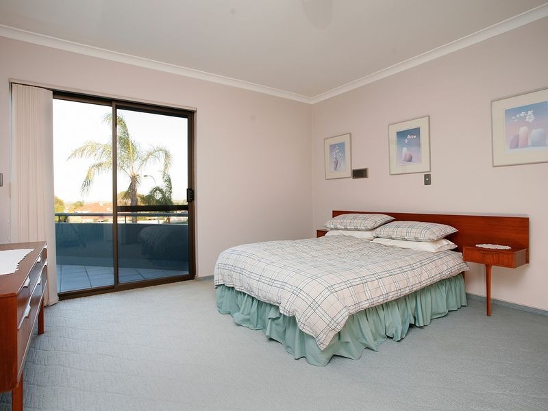 12 Colebatch Hill, Kardinya WA 6163
