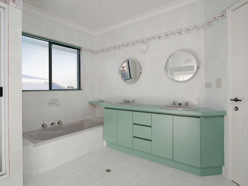 12 Colebatch Hill, Kardinya WA 6163