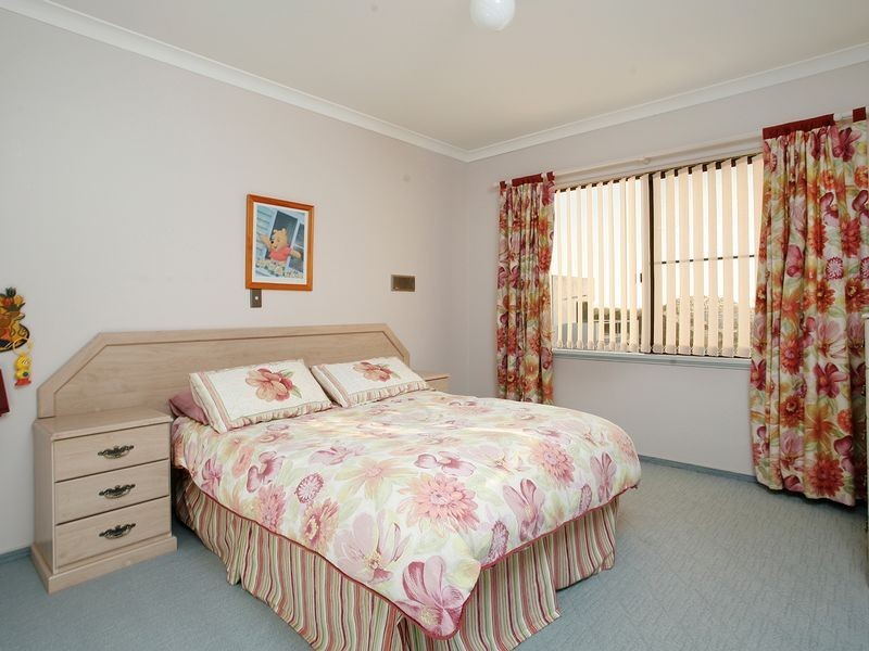 12 Colebatch Hill, Kardinya WA 6163
