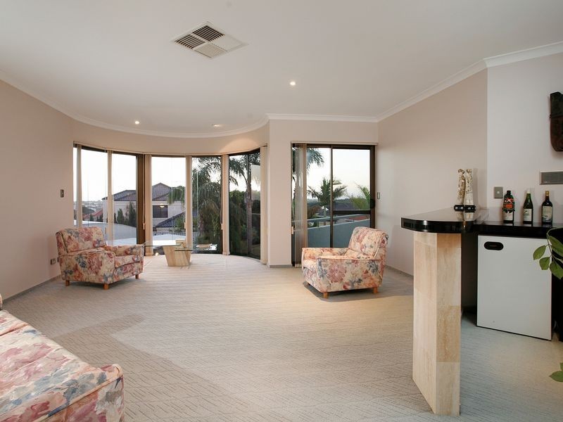 12 Colebatch Hill, Kardinya WA 6163