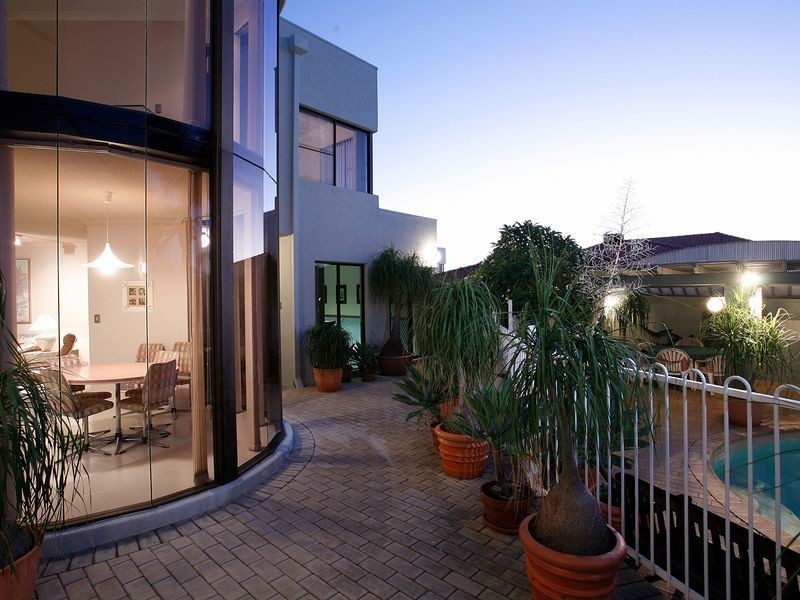 12 Colebatch Hill, Kardinya WA 6163